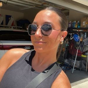 Meet your Posher, Elaina